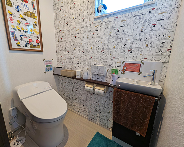 衝撃】トイレの臭い、原因は便器じゃなくて「横の四角いアレ」